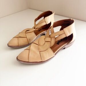 Free People Wanderlust flats in natural leather size 6